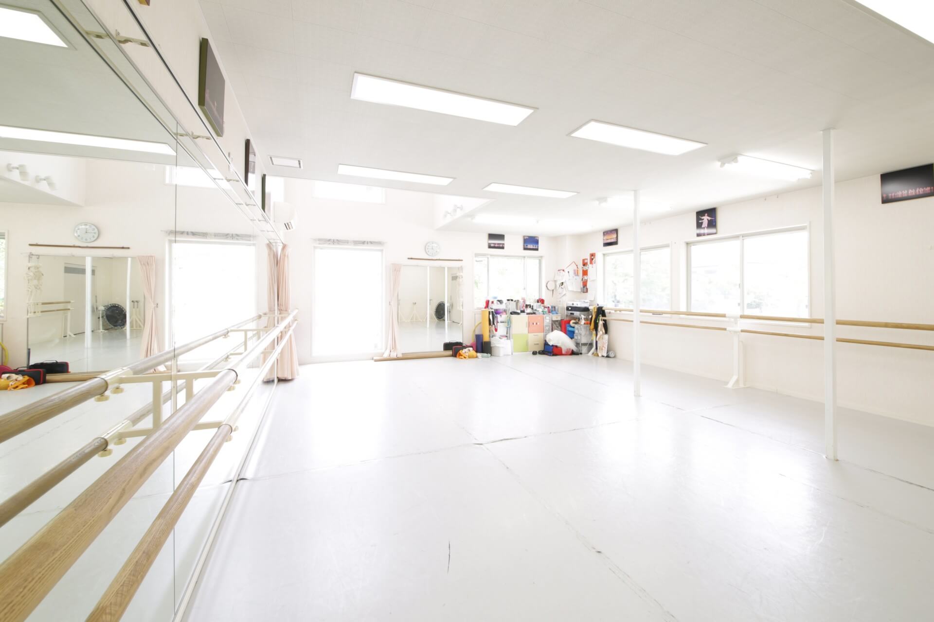 ひろせバレエ本部の内観